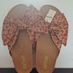Aerie Women's Pink Leopard Bow Sandals